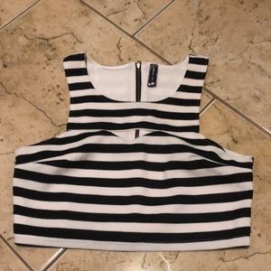 NWOT- Mod Black & White Stripe Crop Top w/ Cut Out & Exposed Zipper, L